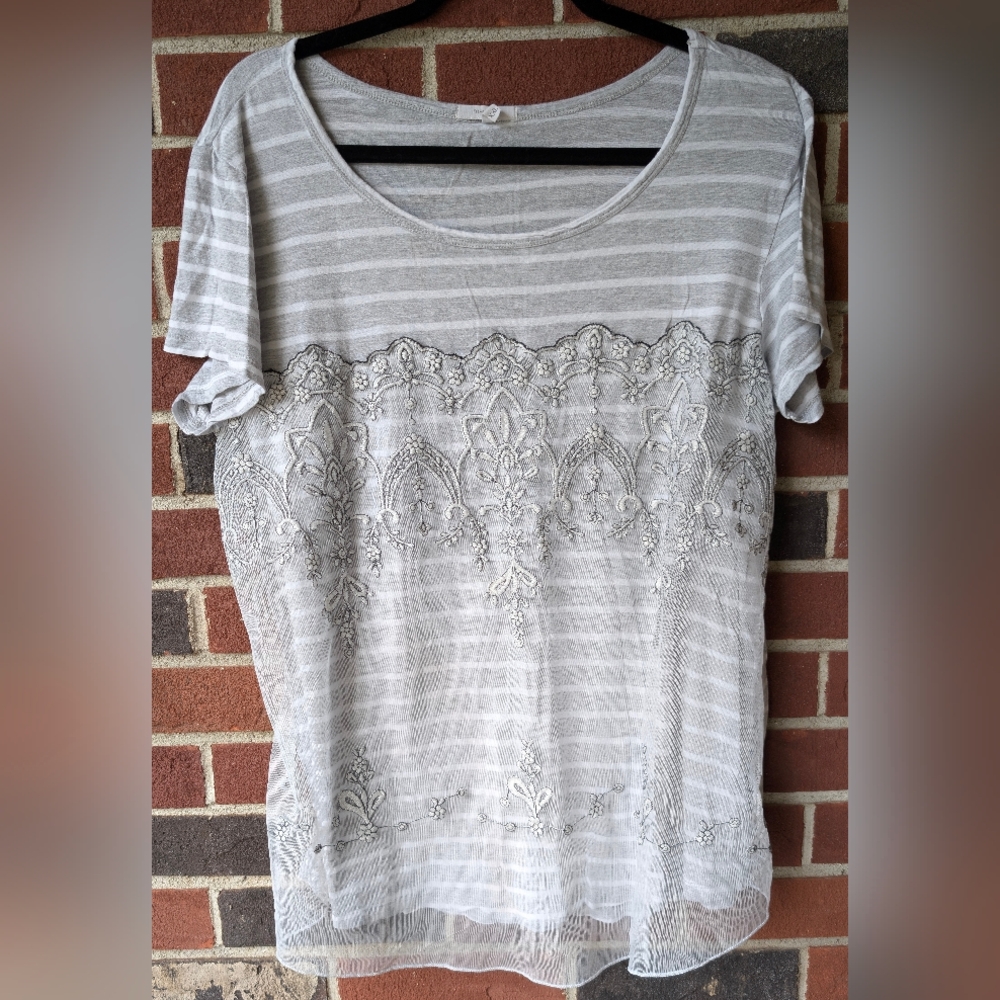 Maurices Light Gray Striped Embroidered Tee